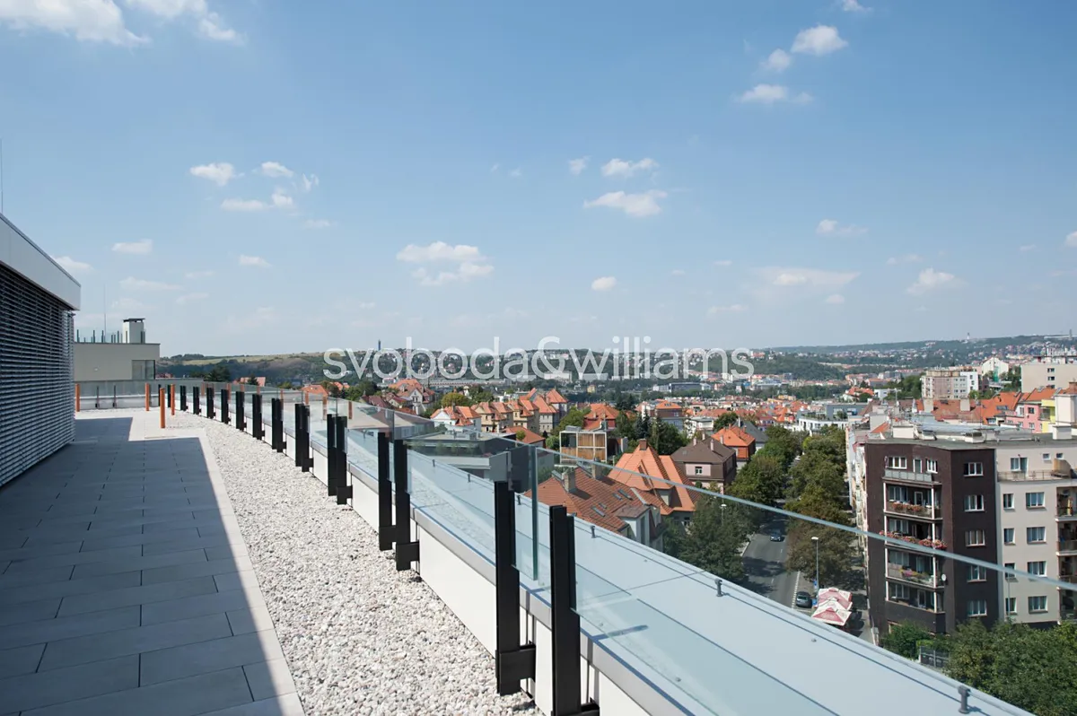Pronájem kanceláře 536 m²